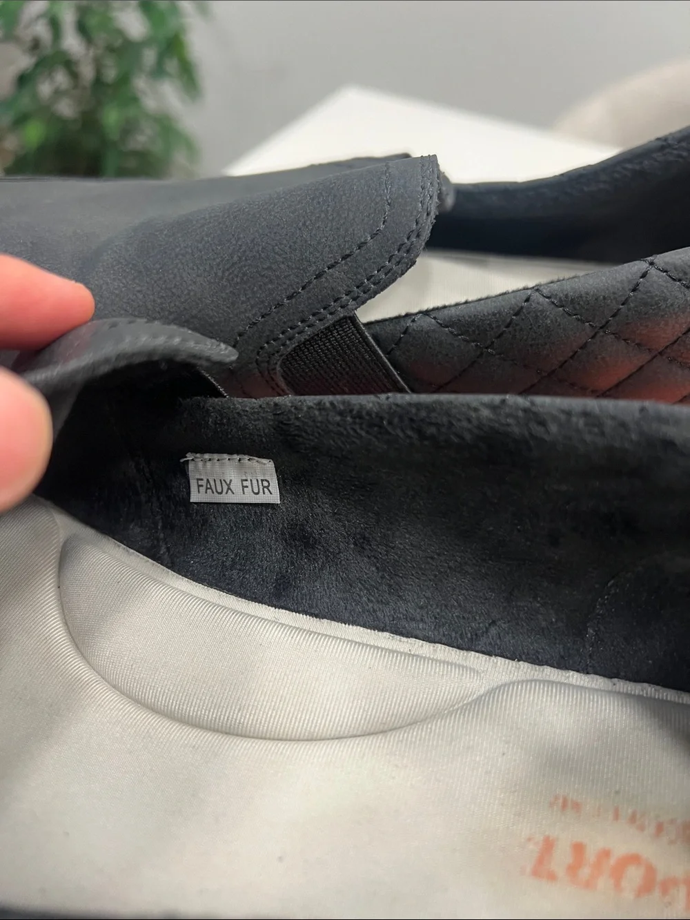 Skechers Black Quilted Slip-On Loafer women’s size 10